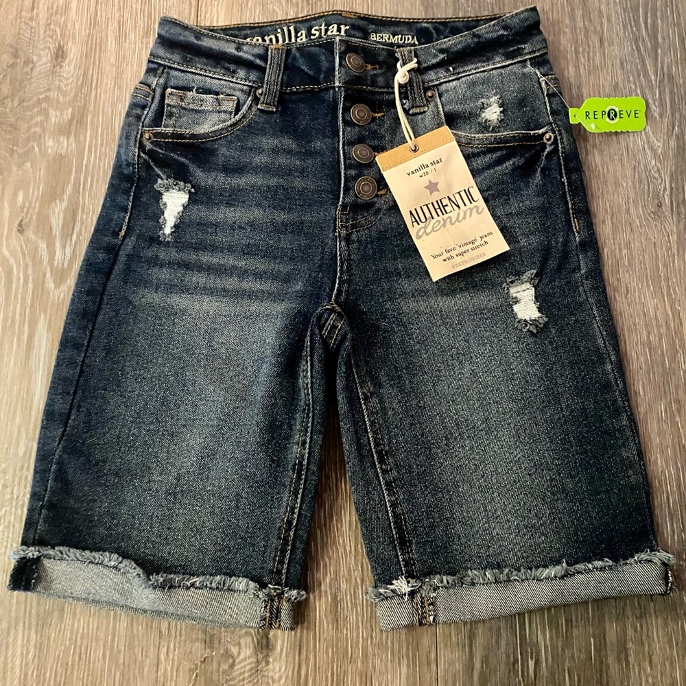 Brand New Vanilla Star Bermuda Shorts, Size 1